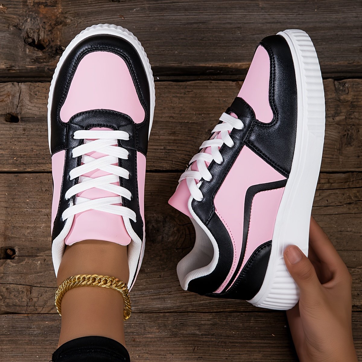 Fashionable Women's Sneaker, Light and Casual, with Stripes, Lace-up Low Top, Eva Outsole and Cloth Insole